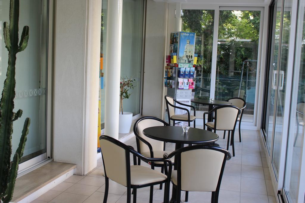 Hotel Massimo Riccione Bagian luar foto