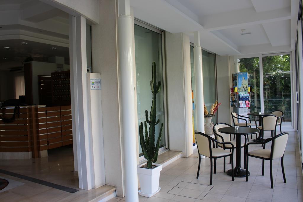 Hotel Massimo Riccione Bagian luar foto