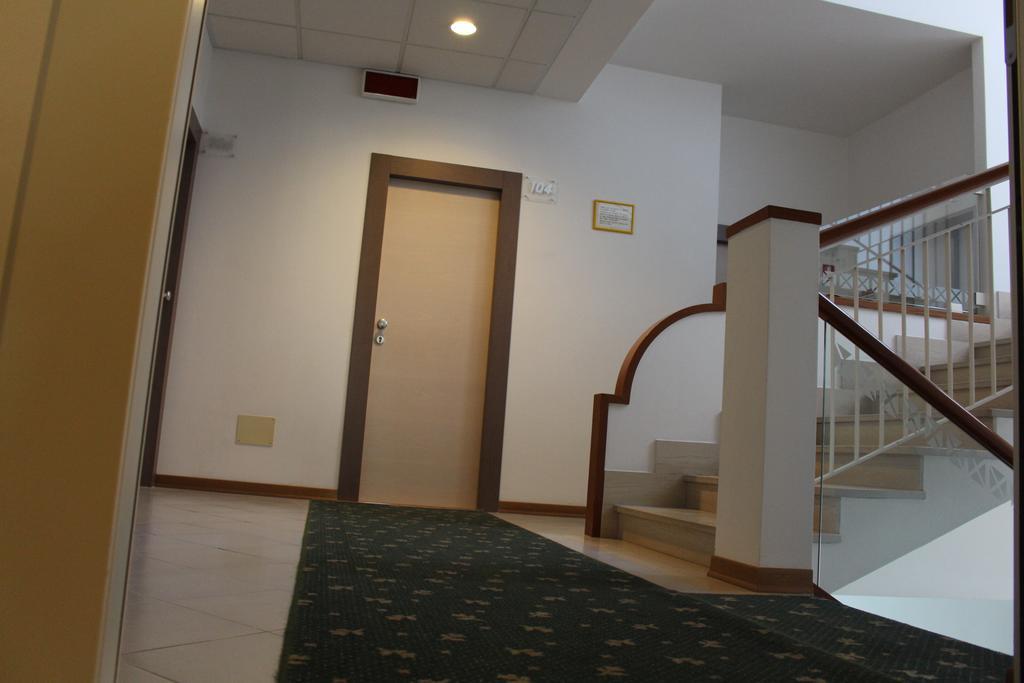 Hotel Massimo Riccione Bagian luar foto